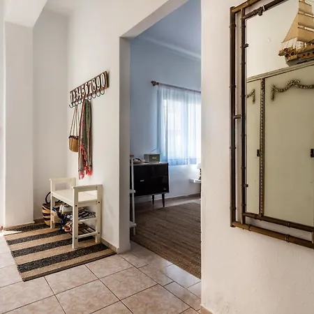 Aquanis Milos Adamantas